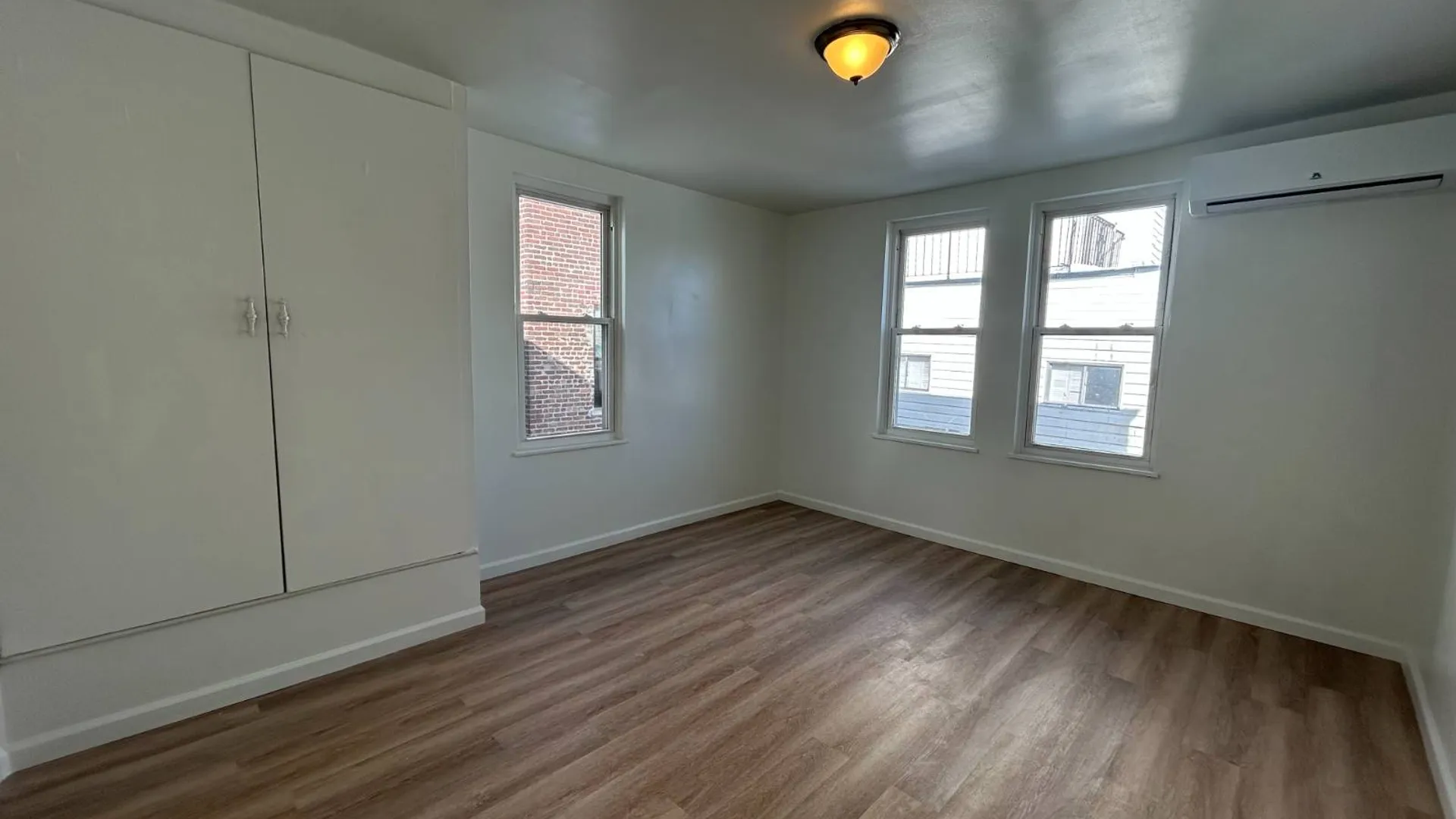 Property at 681 Rhinelander Ave, Bronx, NY 10462 3