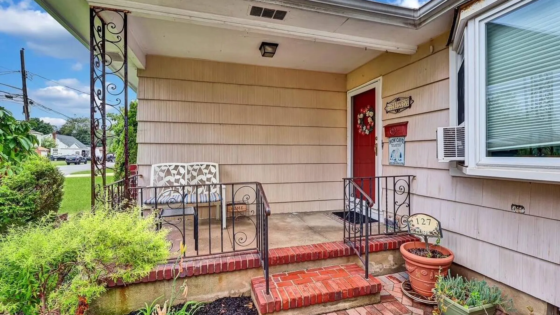 Property at 127 Queens Avenue, West Babylon, NY 11704 4
