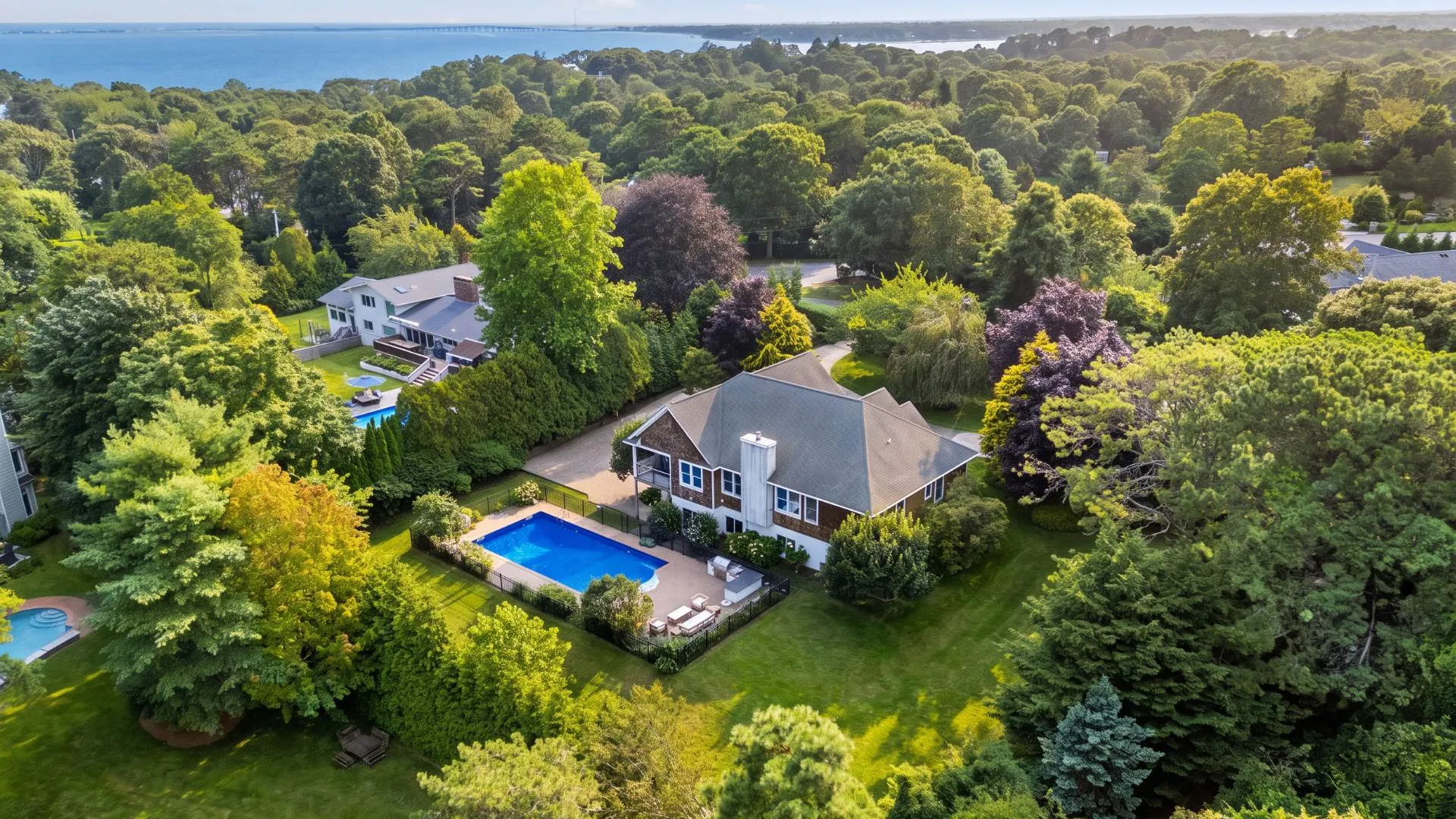 Property at 10 PECONIC VIEW CT, Southampton, NY 11968 6