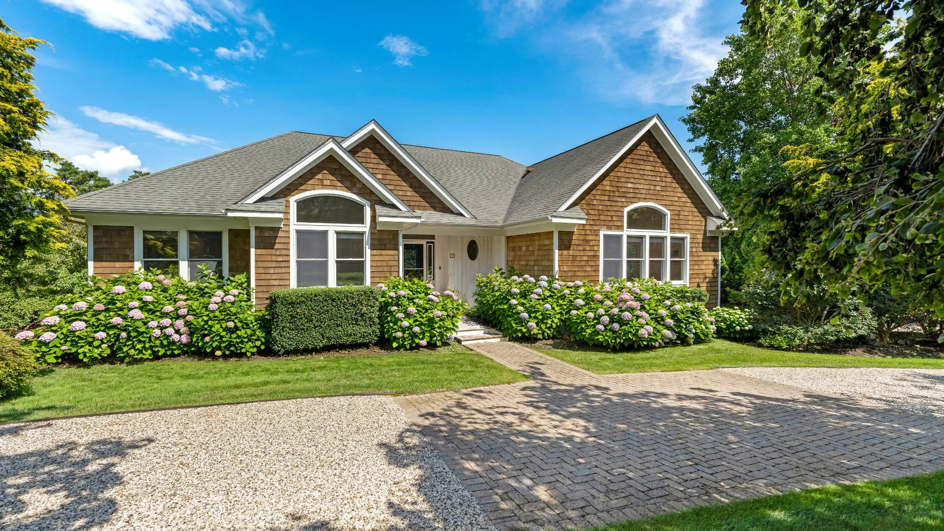 Property at 10 PECONIC VIEW CT, Southampton, NY 11968 7
