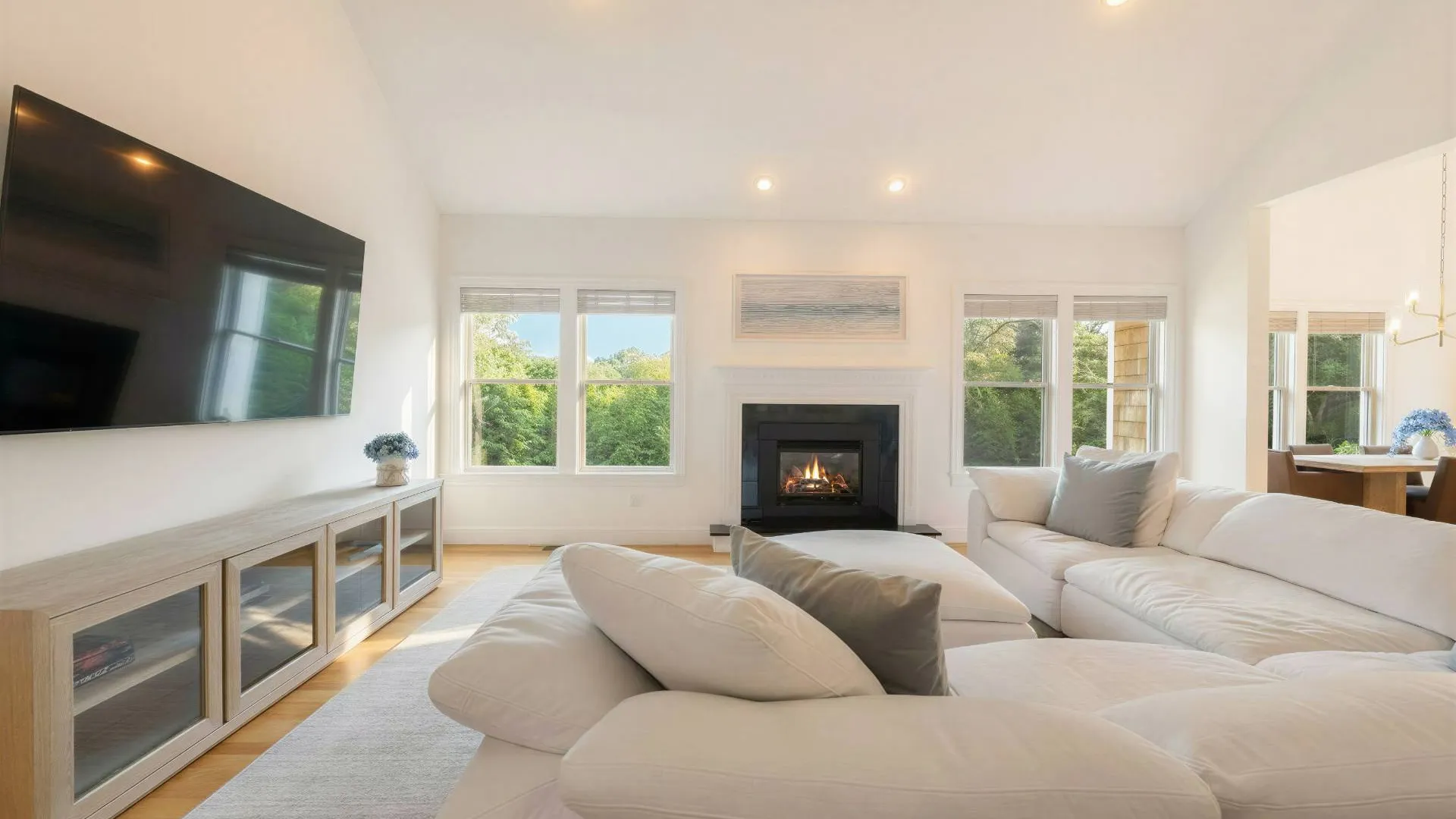 Property at 10 PECONIC VIEW CT, Southampton, NY 11968 9