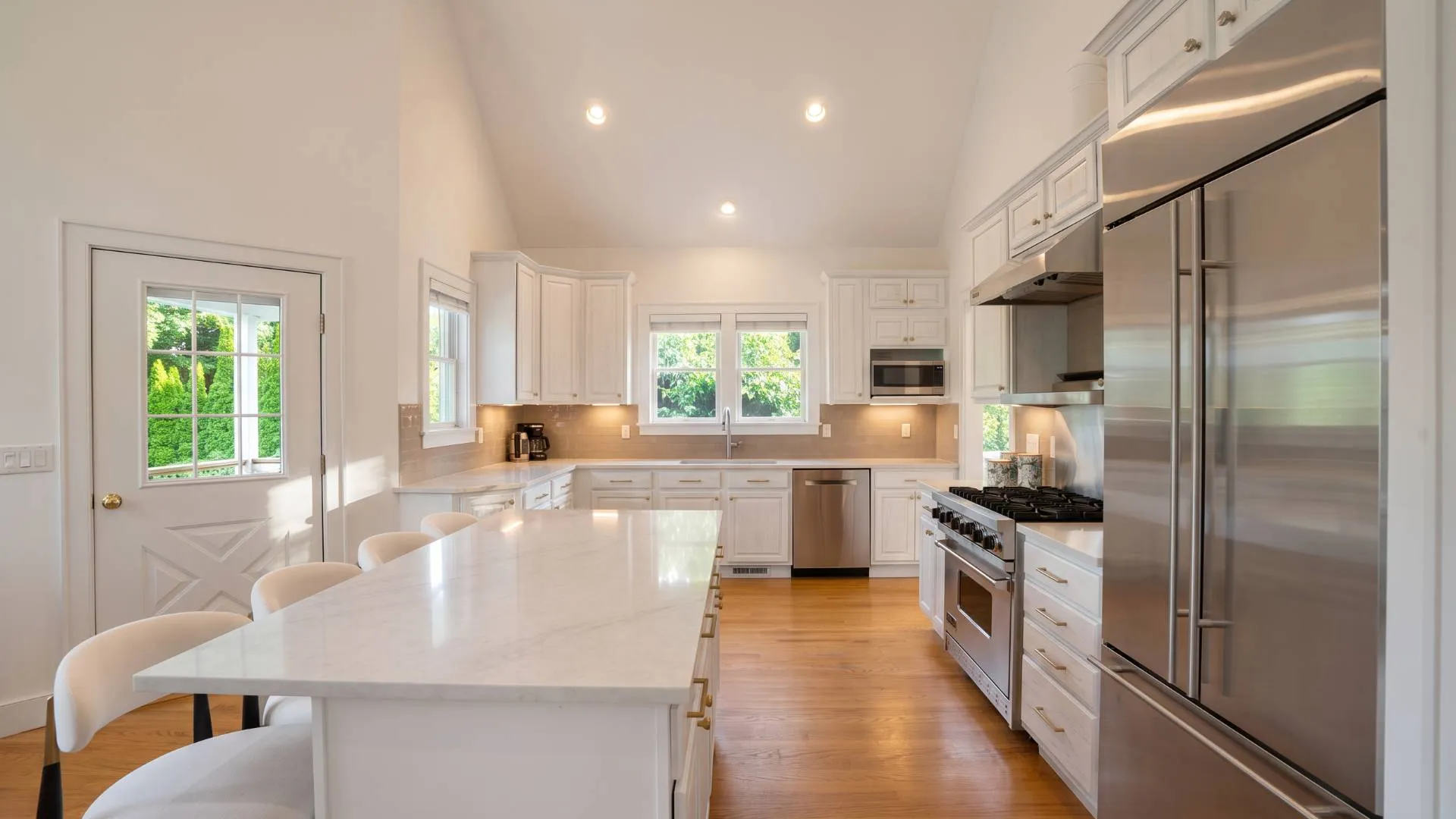 Property at 10 PECONIC VIEW CT, Southampton, NY 11968 13