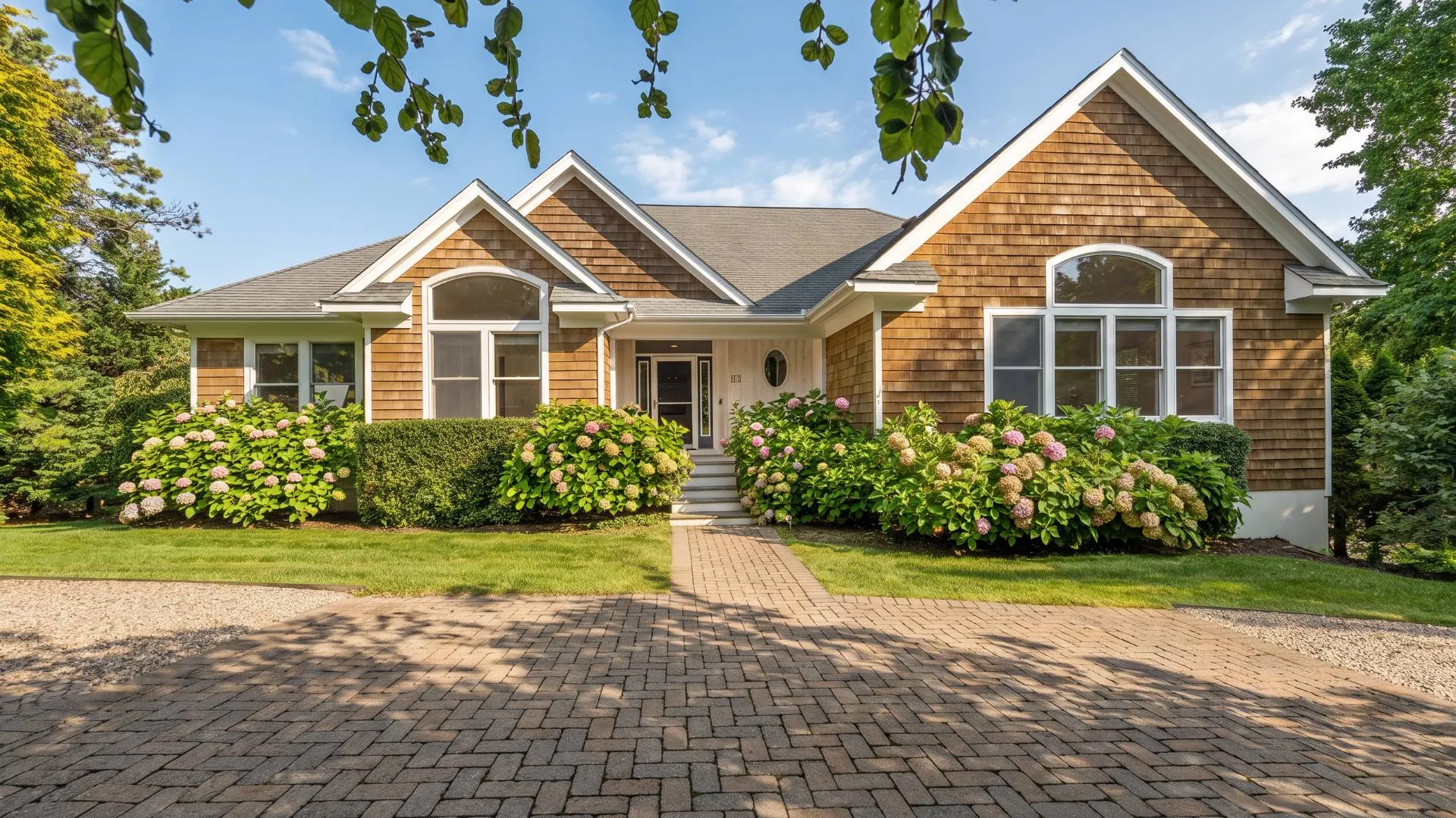 Property at 10 PECONIC VIEW CT, Southampton, NY 11968 21