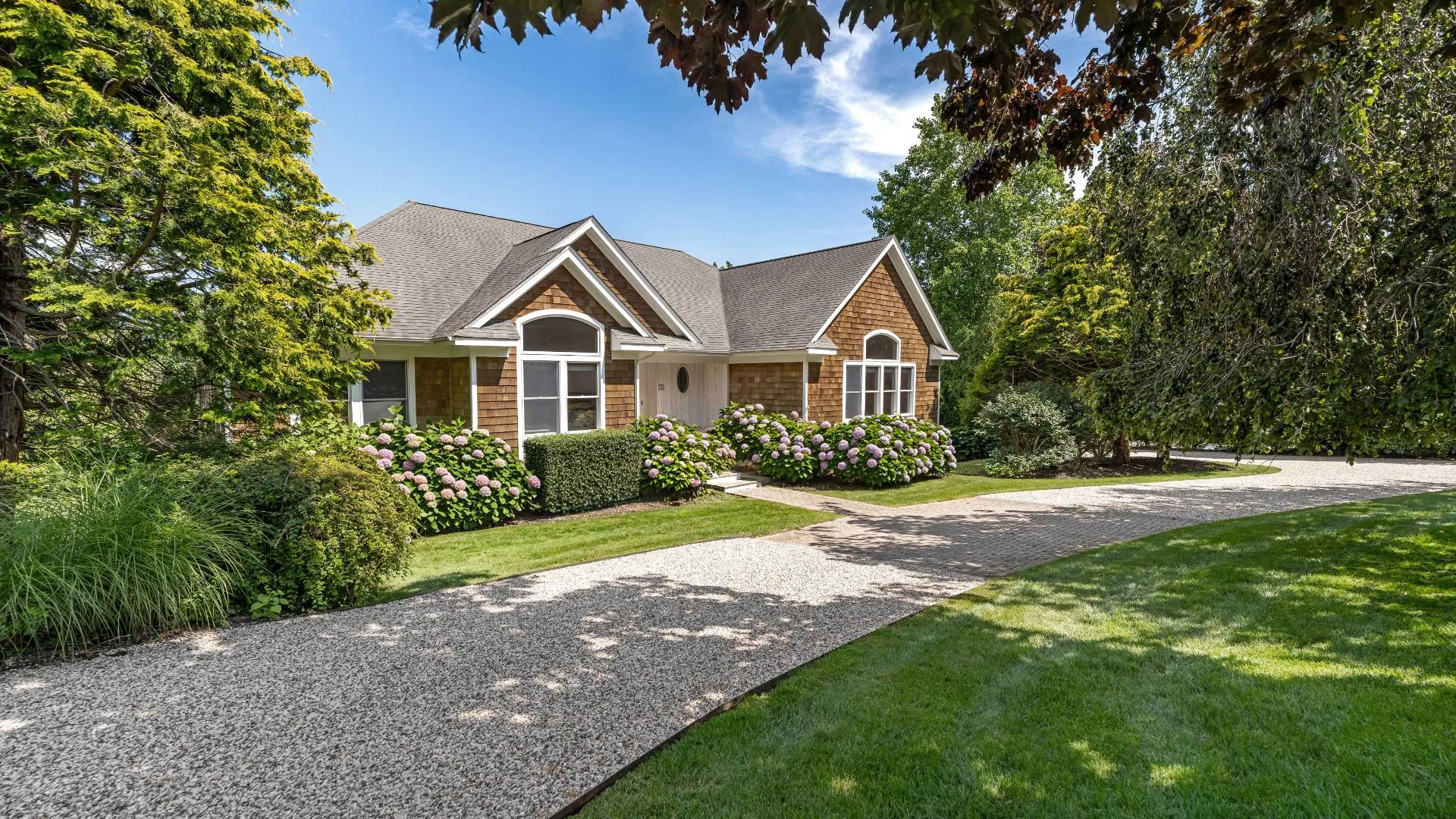 Property at 10 PECONIC VIEW CT, Southampton, NY 11968 35