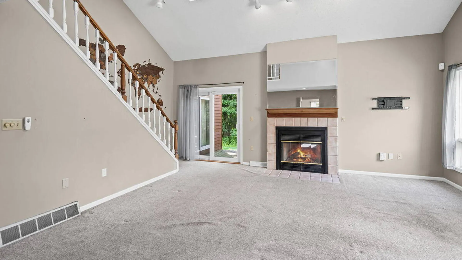 Property at 18 Lillian Lane, Troy, NY 12180 11