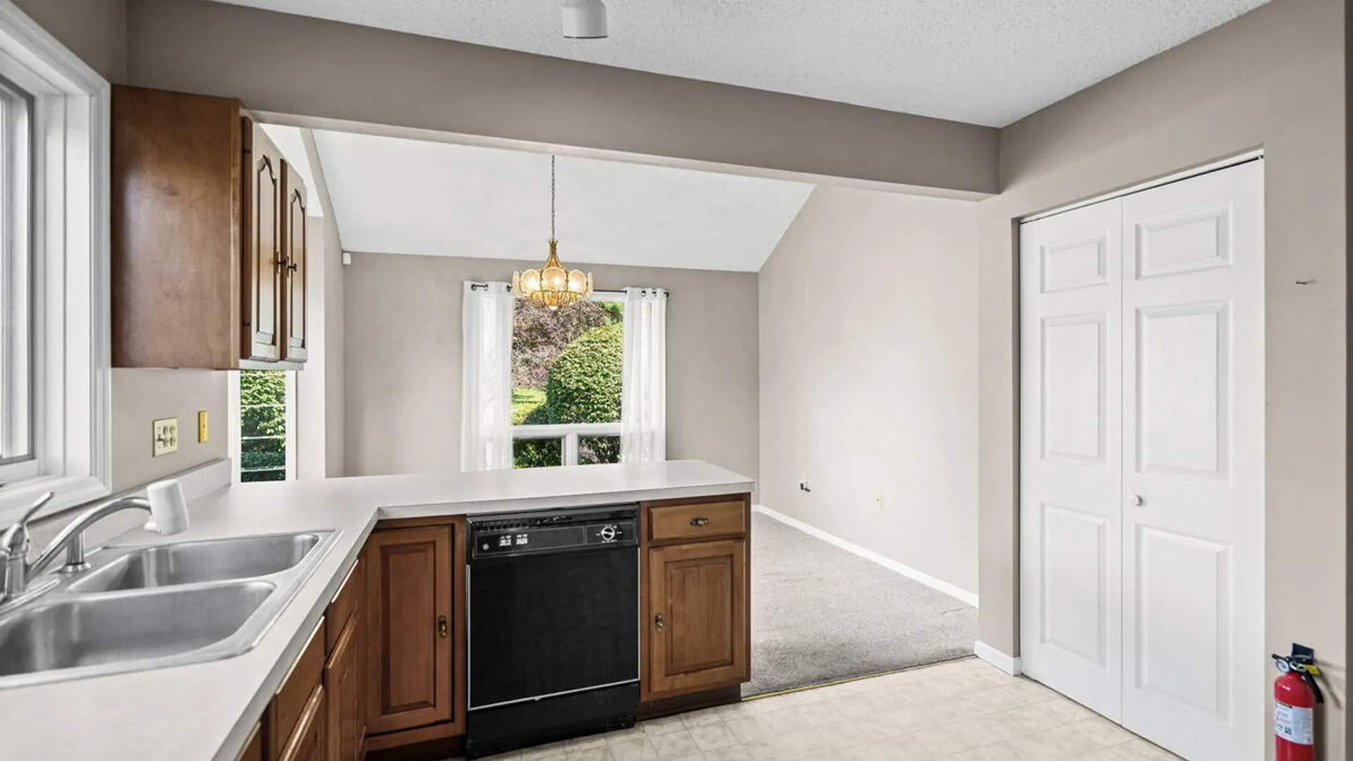 Property at 18 Lillian Lane, Troy, NY 12180 15