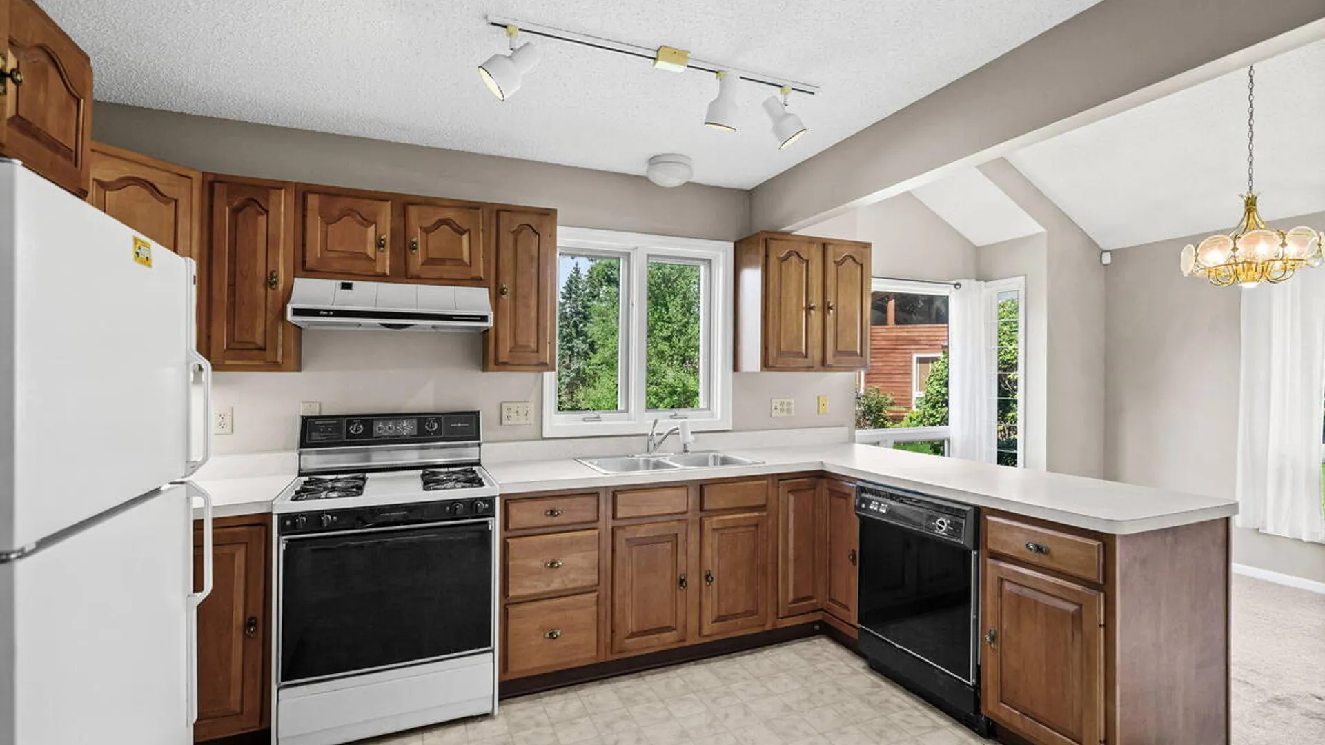 Property at 18 Lillian Lane, Troy, NY 12180 17