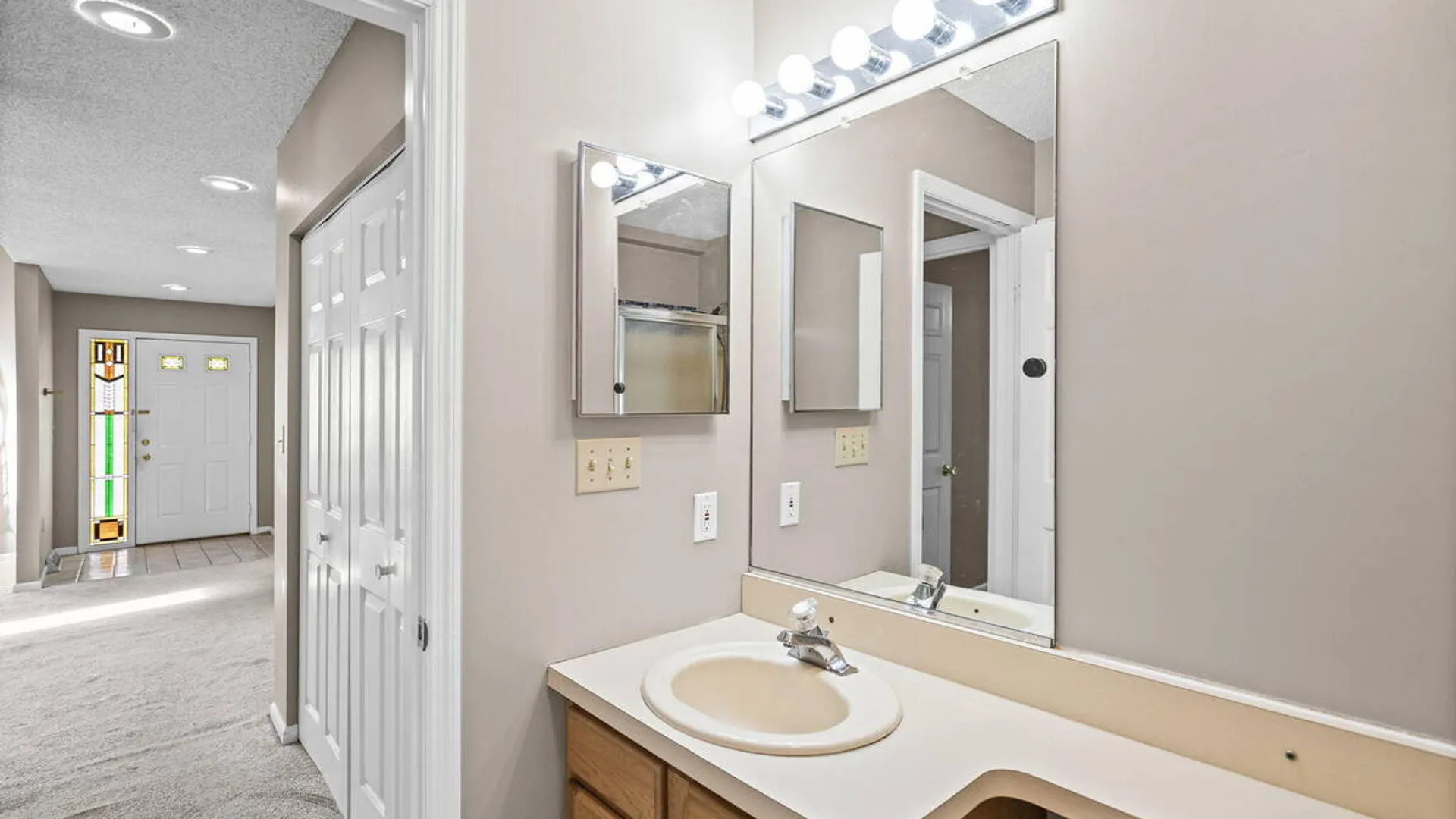 Property at 18 Lillian Lane, Troy, NY 12180 23