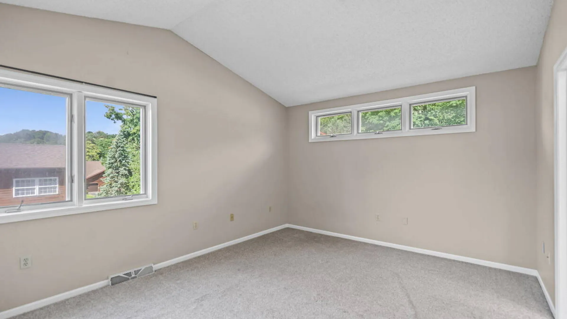 Property at 18 Lillian Lane, Troy, NY 12180 34