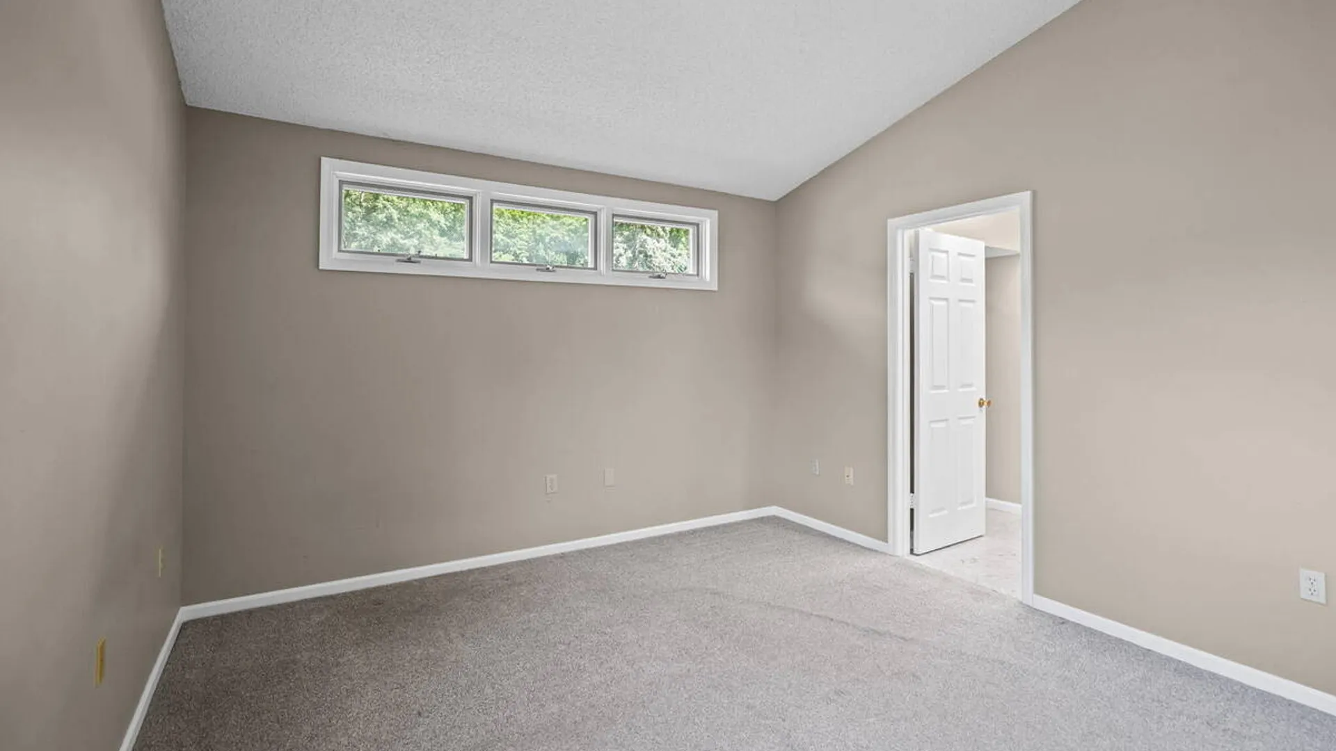 Property at 18 Lillian Lane, Troy, NY 12180 35