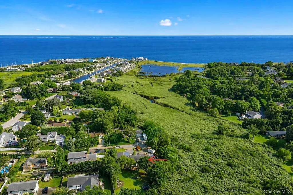 Property at 5 Reinhardt Court, Blue Point, NY 11715