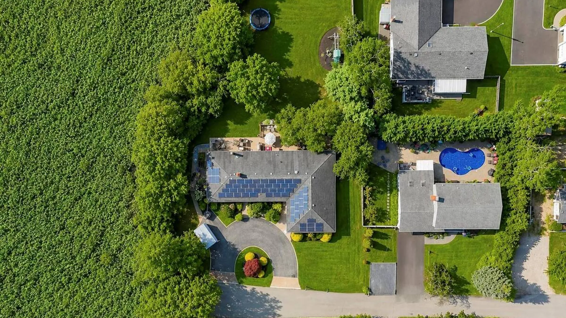 Property at 5 Reinhardt Court, Blue Point, NY 11715 3