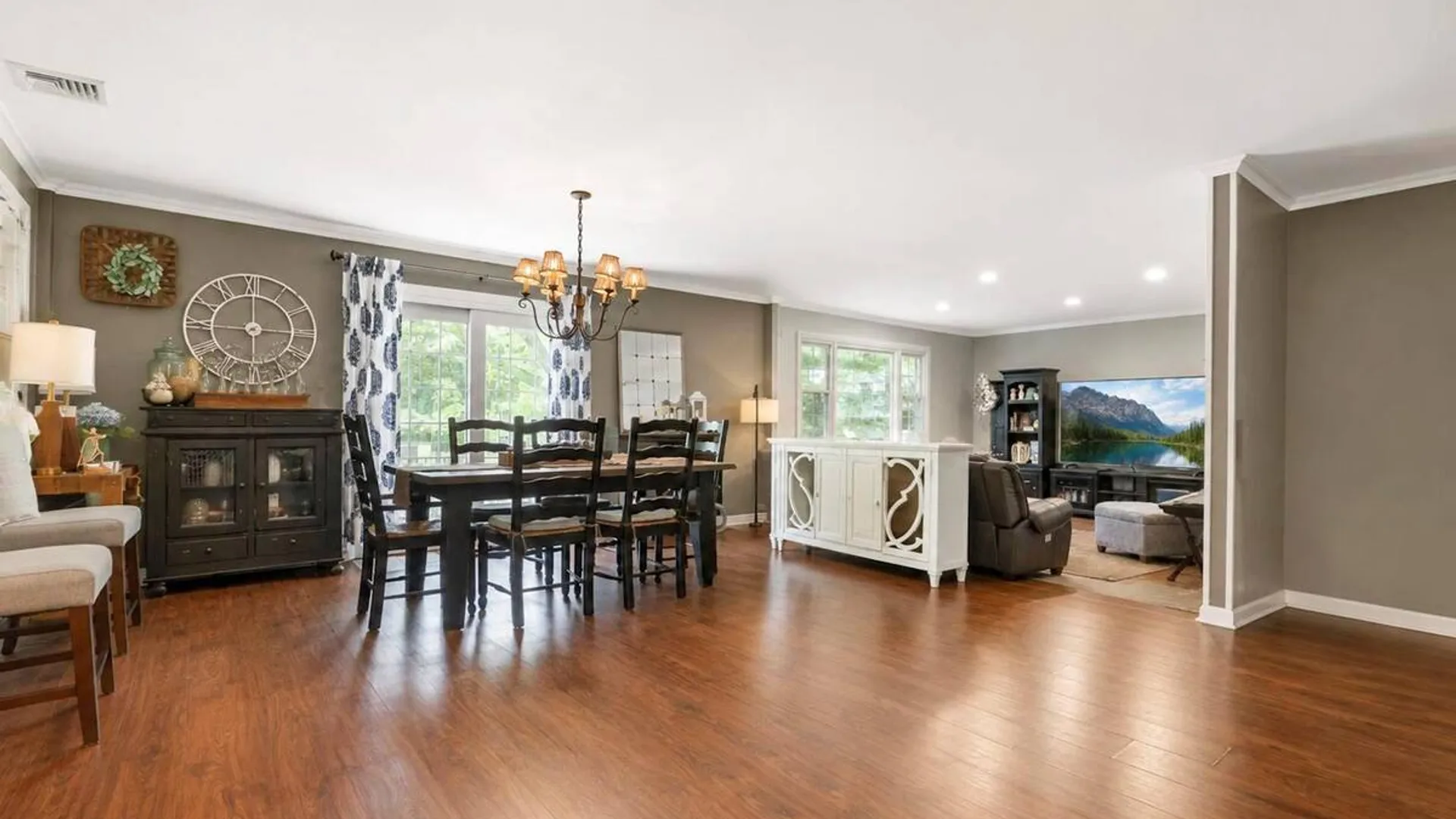 Property at 5 Reinhardt Court, Blue Point, NY 11715 13
