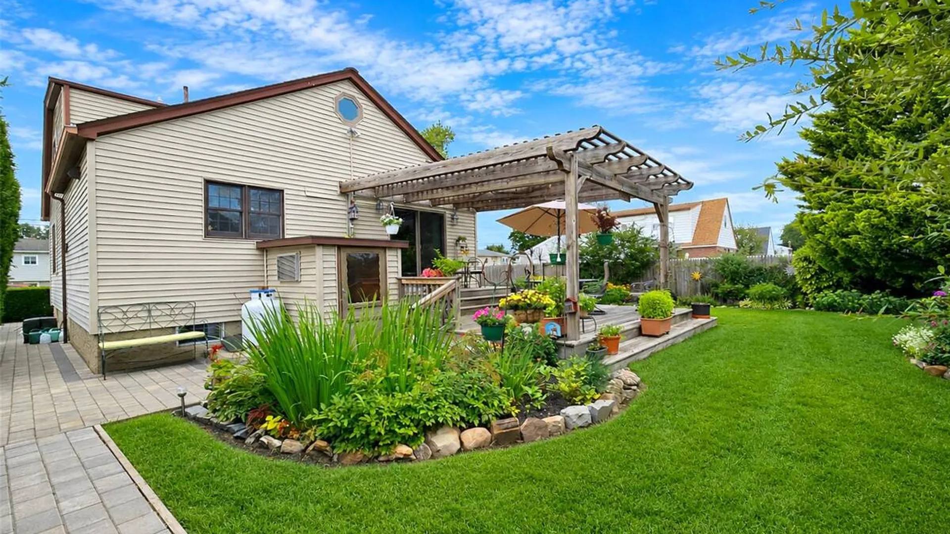 Property at 823 5th Street, West Babylon, NY 11704 28