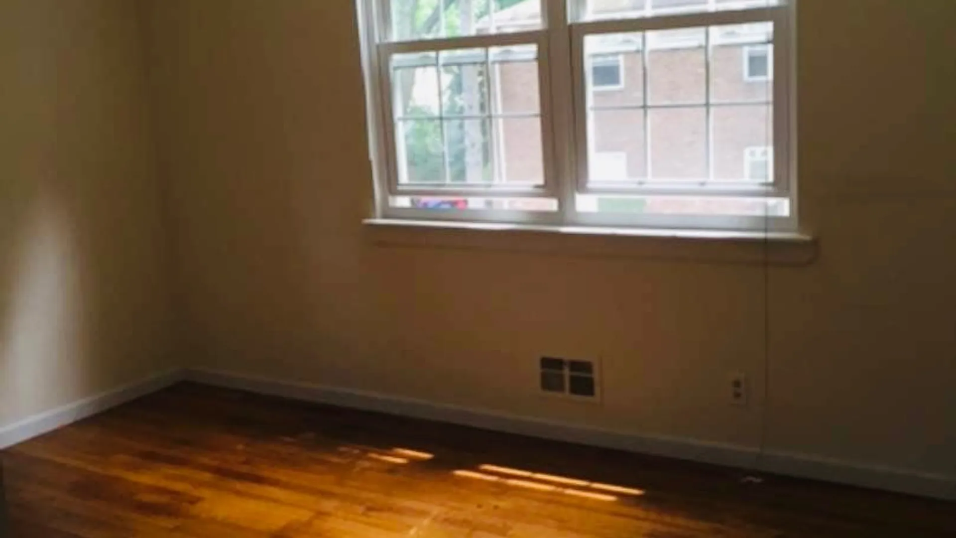 Property at 12 Valentine Av, Glen Cove, NY 11542 5