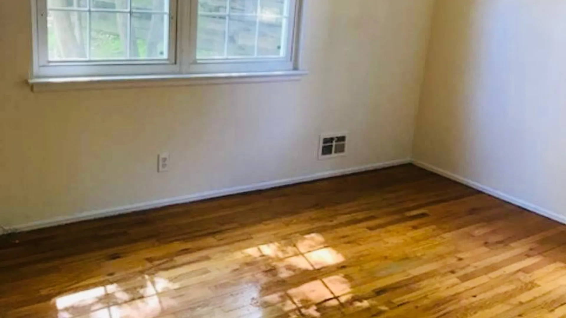 Property at 12 Valentine Av, Glen Cove, NY 11542 3