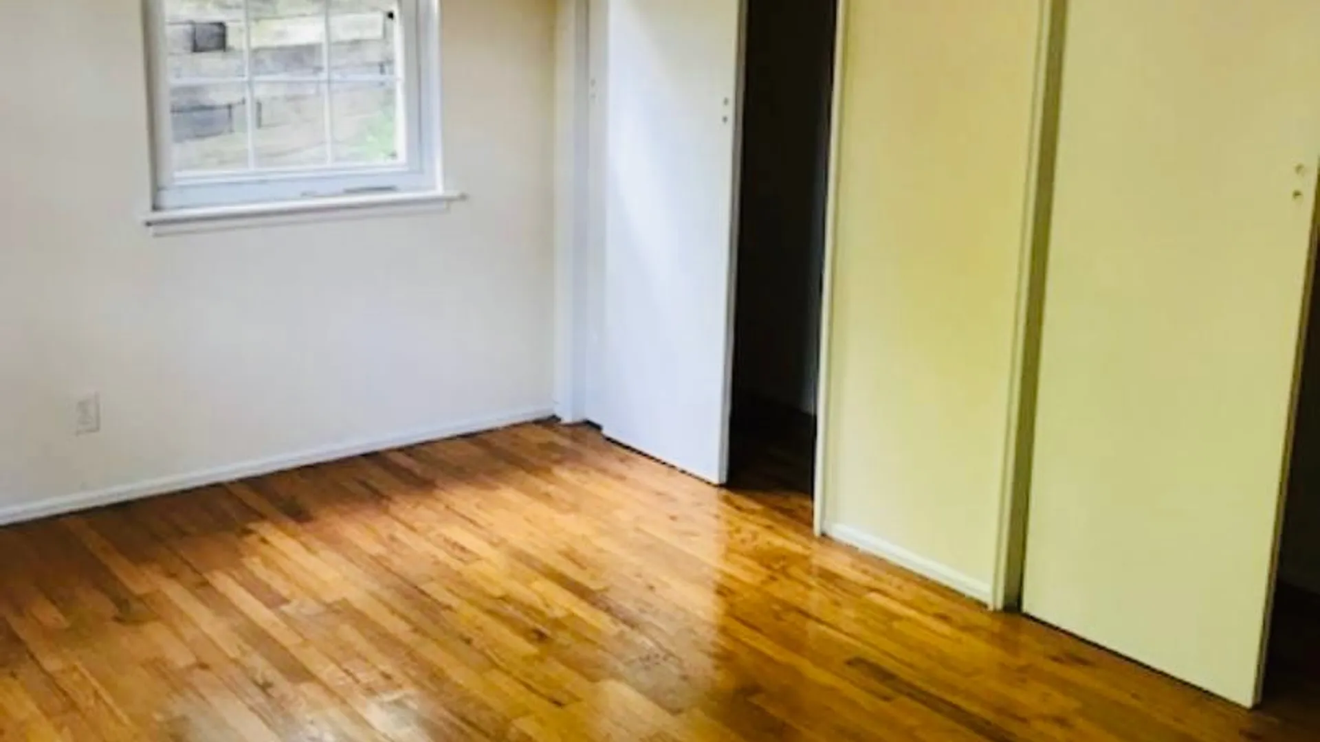 Property at 12 Valentine Av, Glen Cove, NY 11542 4