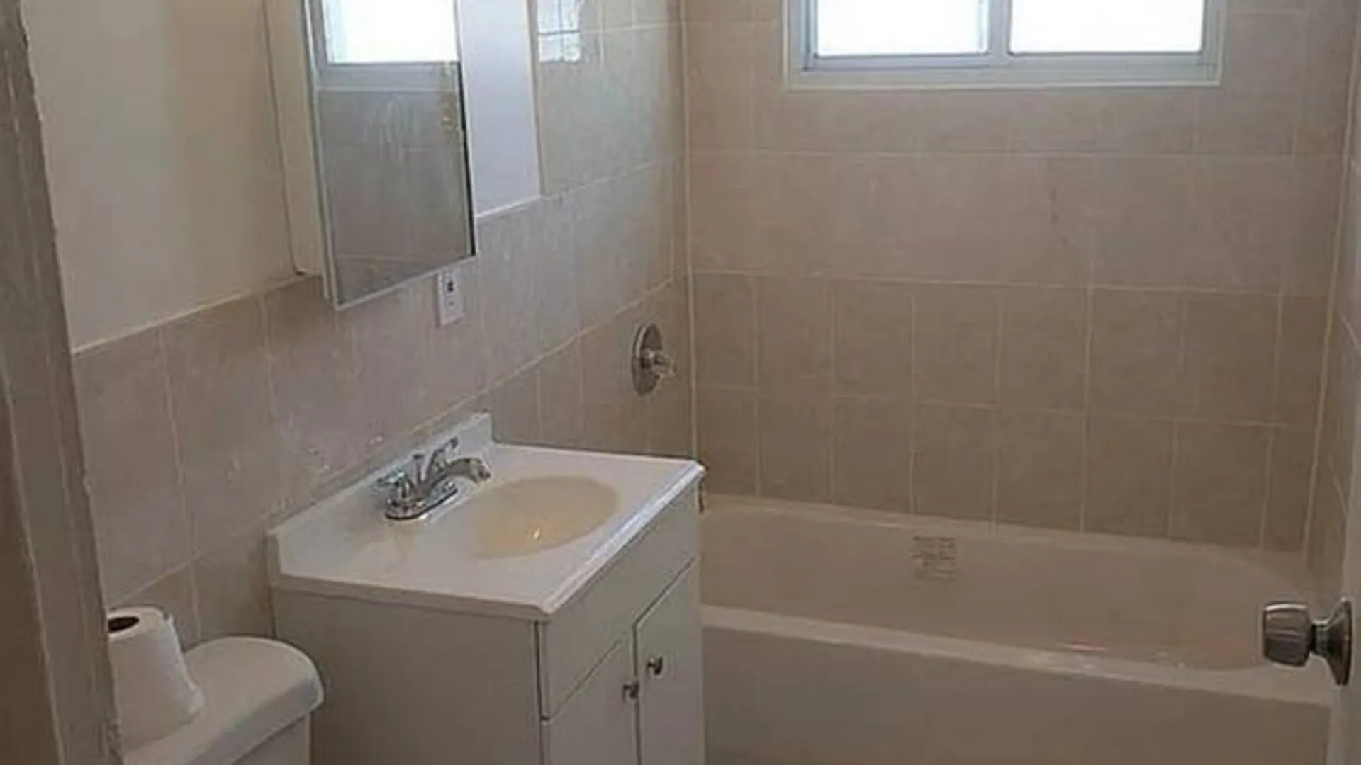 Property at 1028 E Ferry St, Buffalo, NY 14211 3