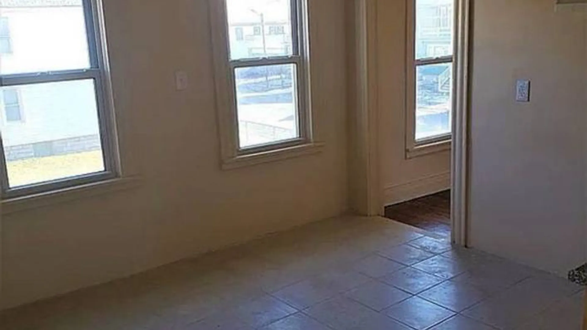 Property at 1028 E Ferry St, Buffalo, NY 14211 4