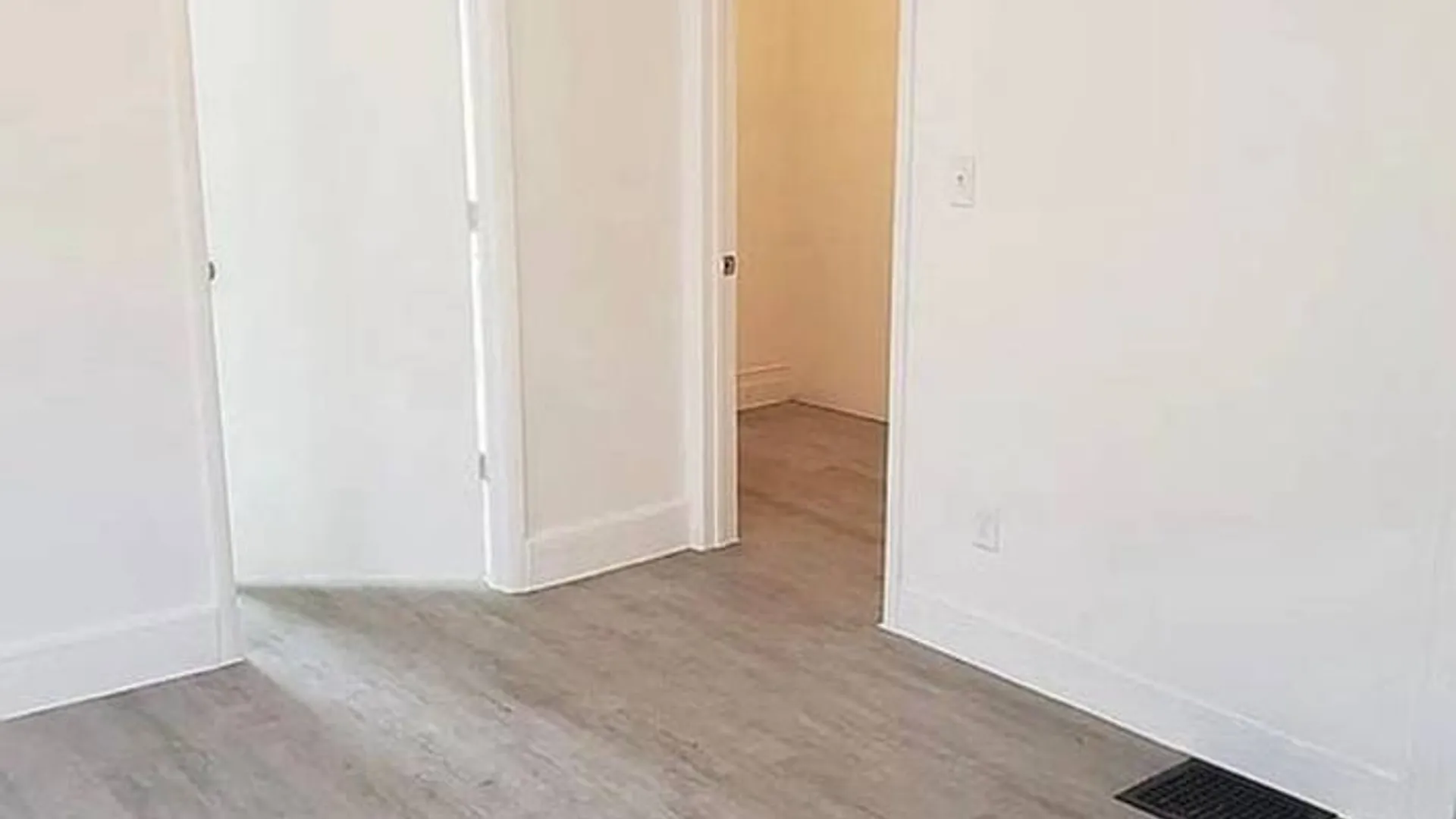 Property at 1028 E Ferry St, Buffalo, NY 14211 9