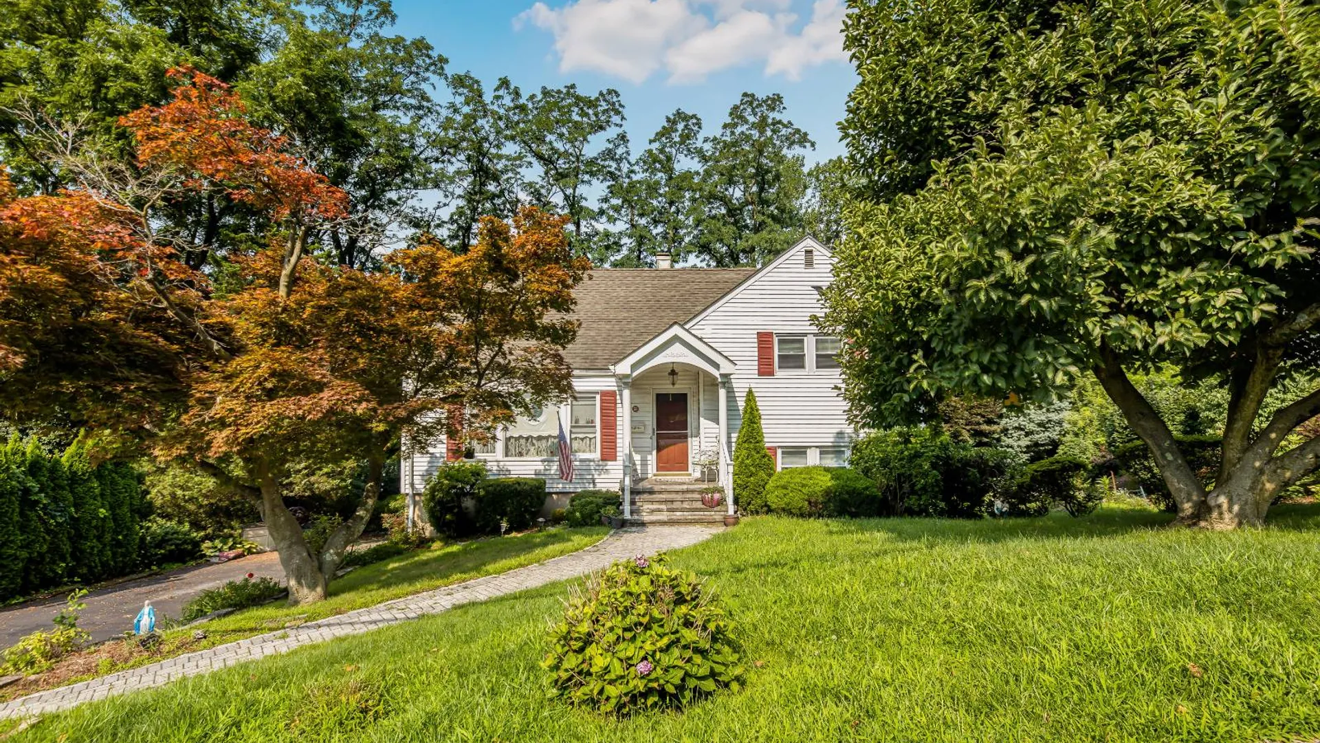 Property at 33 Dexter Rd, Yonkers, NY 10710 3