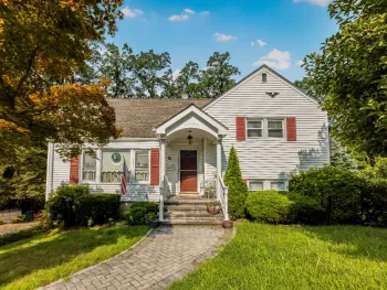 Property at 33 Dexter Rd, Yonkers, NY 10710