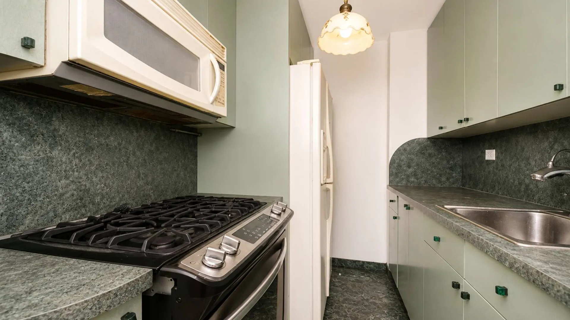 Property at 2650 Ocean Pkwy, Brooklyn, NY 11235 6