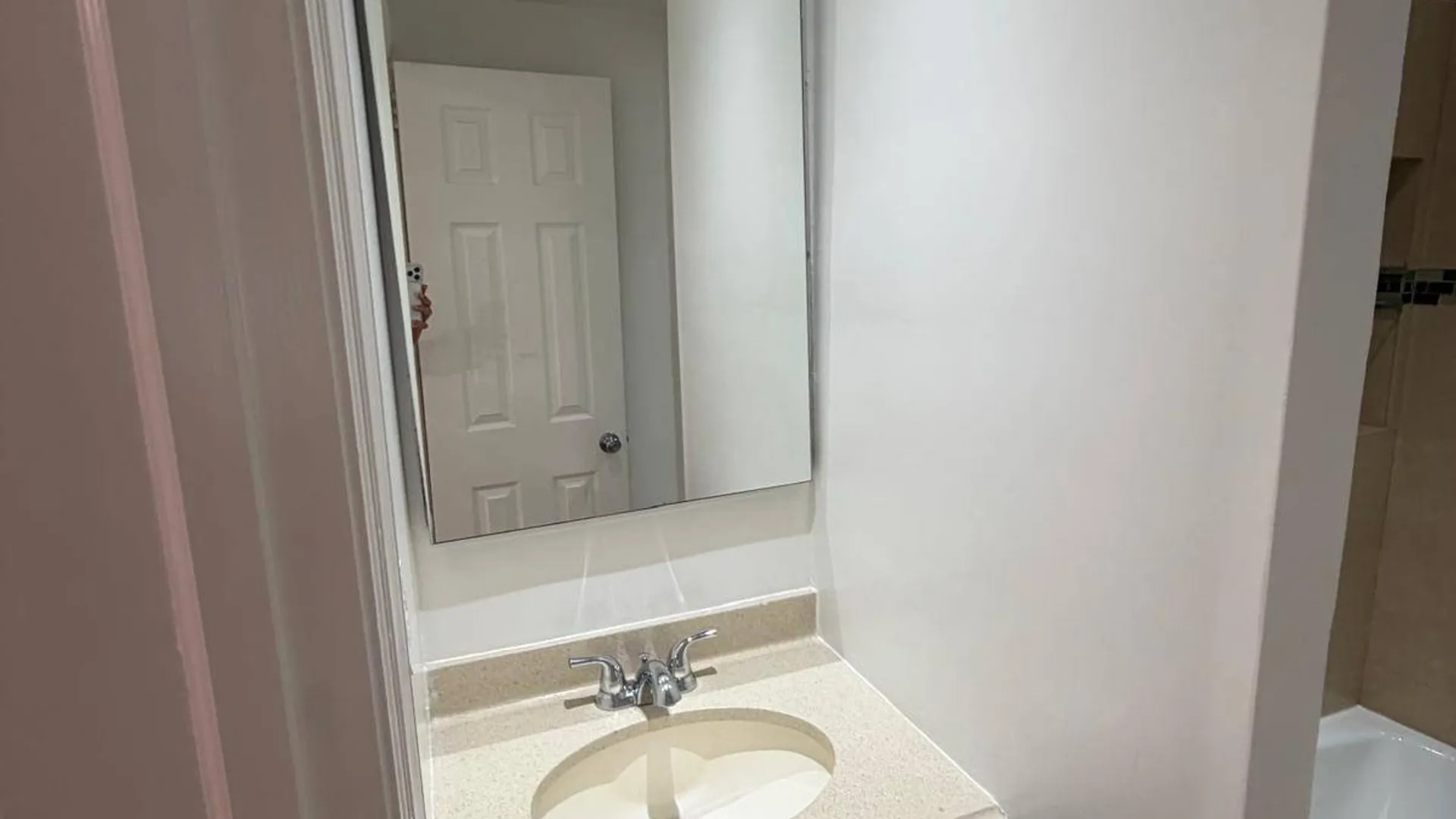 Property at 4202 Layton St, Elmhurst, NY 11373 6
