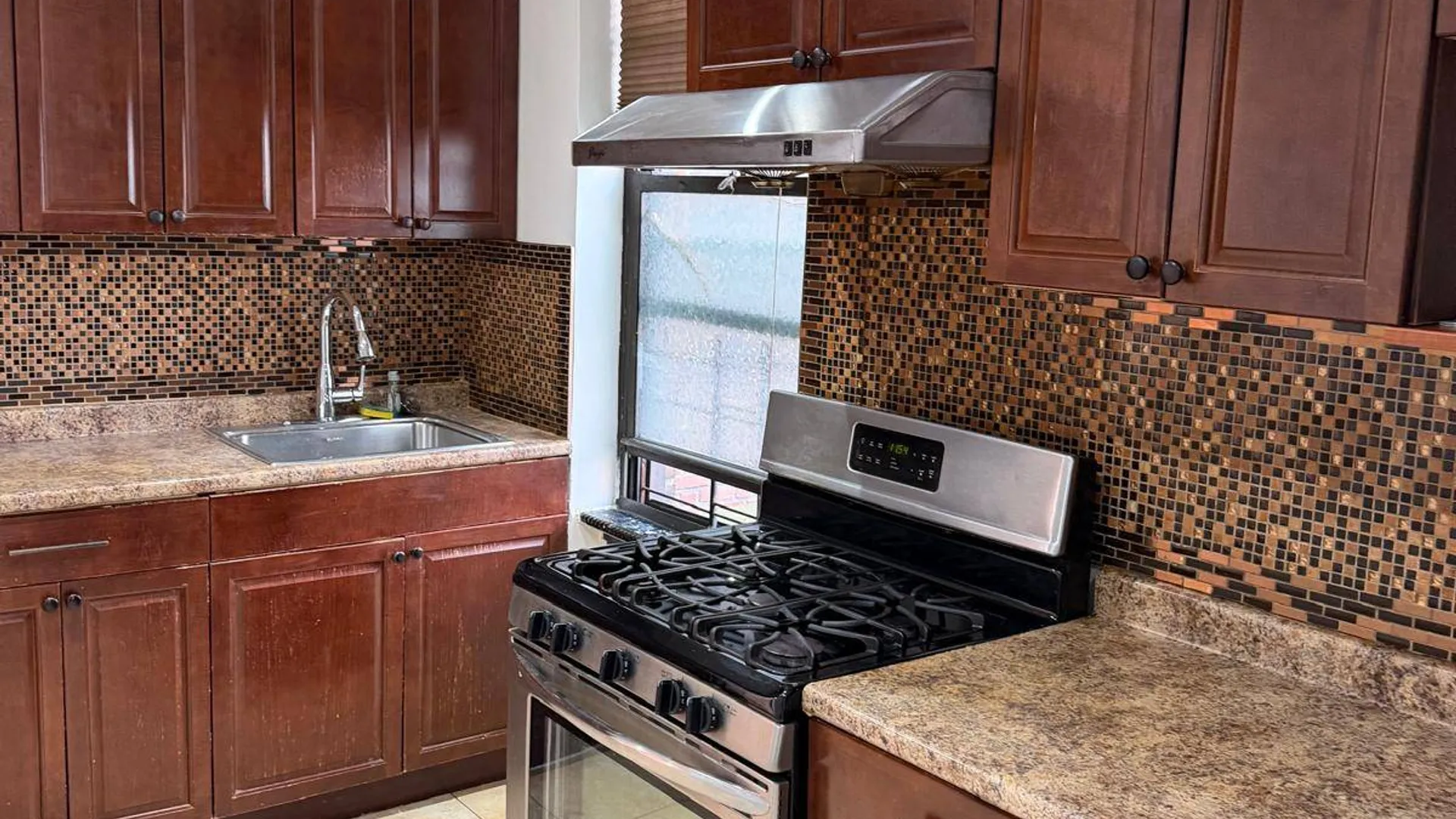 Property at 4202 Layton St, Elmhurst, NY 11373 17