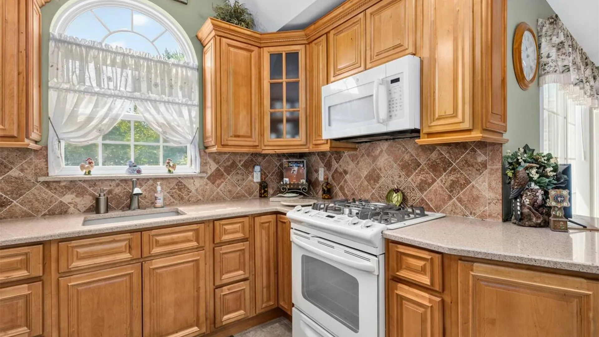 Property at 110 Joseph Lane, Dix Hills, NY 11746 4