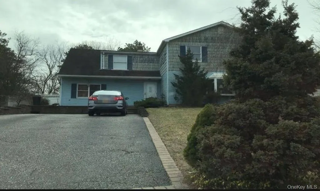 Property at 5 Norway Pine Drive, Medford, NY 11763