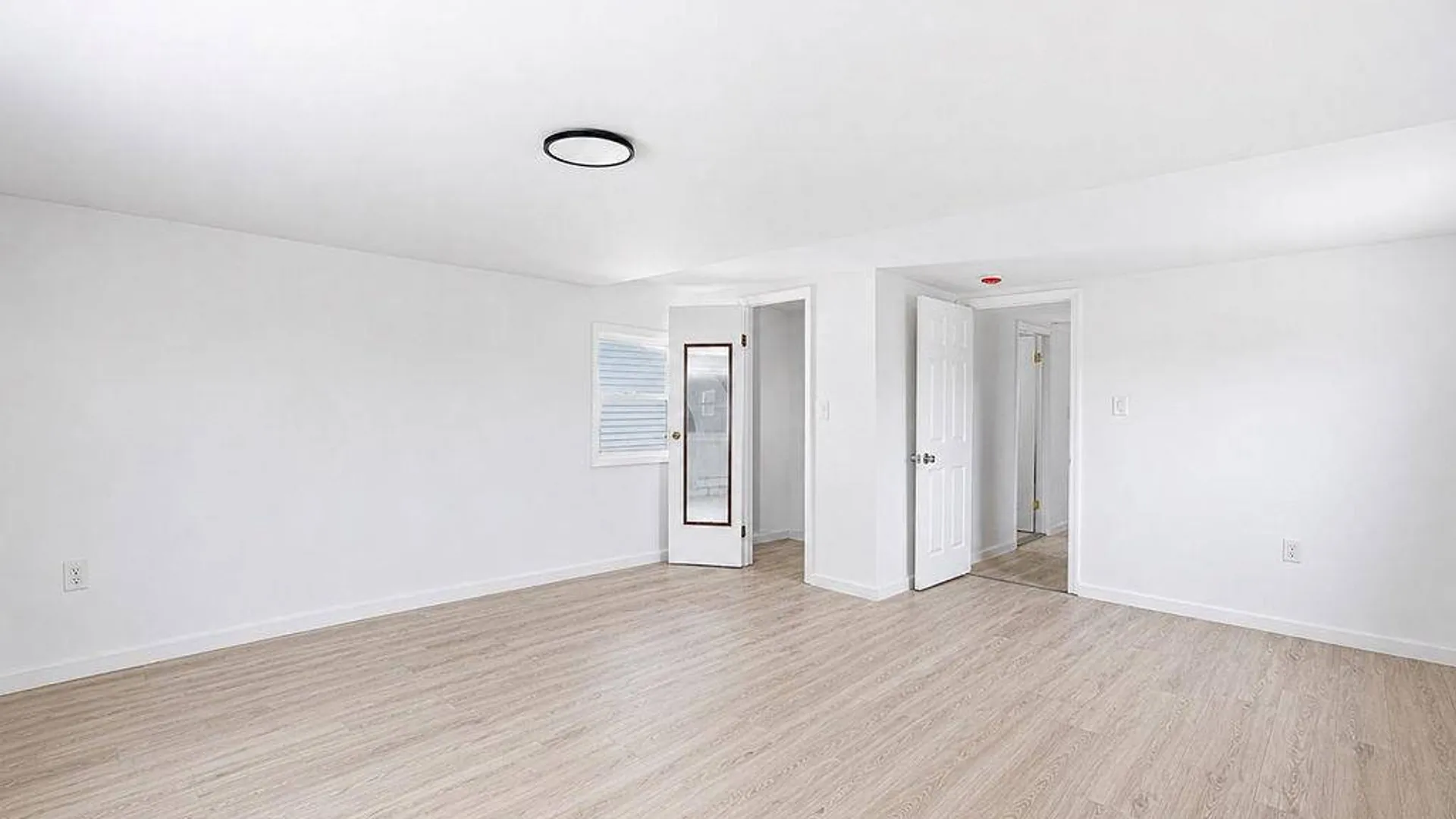 Property at 44 Broadway, Hamilton Beach, NY 11414 15