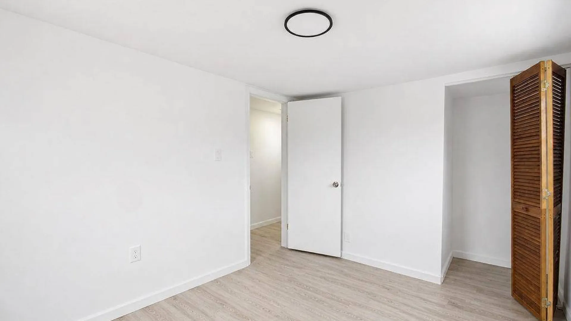 Property at 44 Broadway, Hamilton Beach, NY 11414 10
