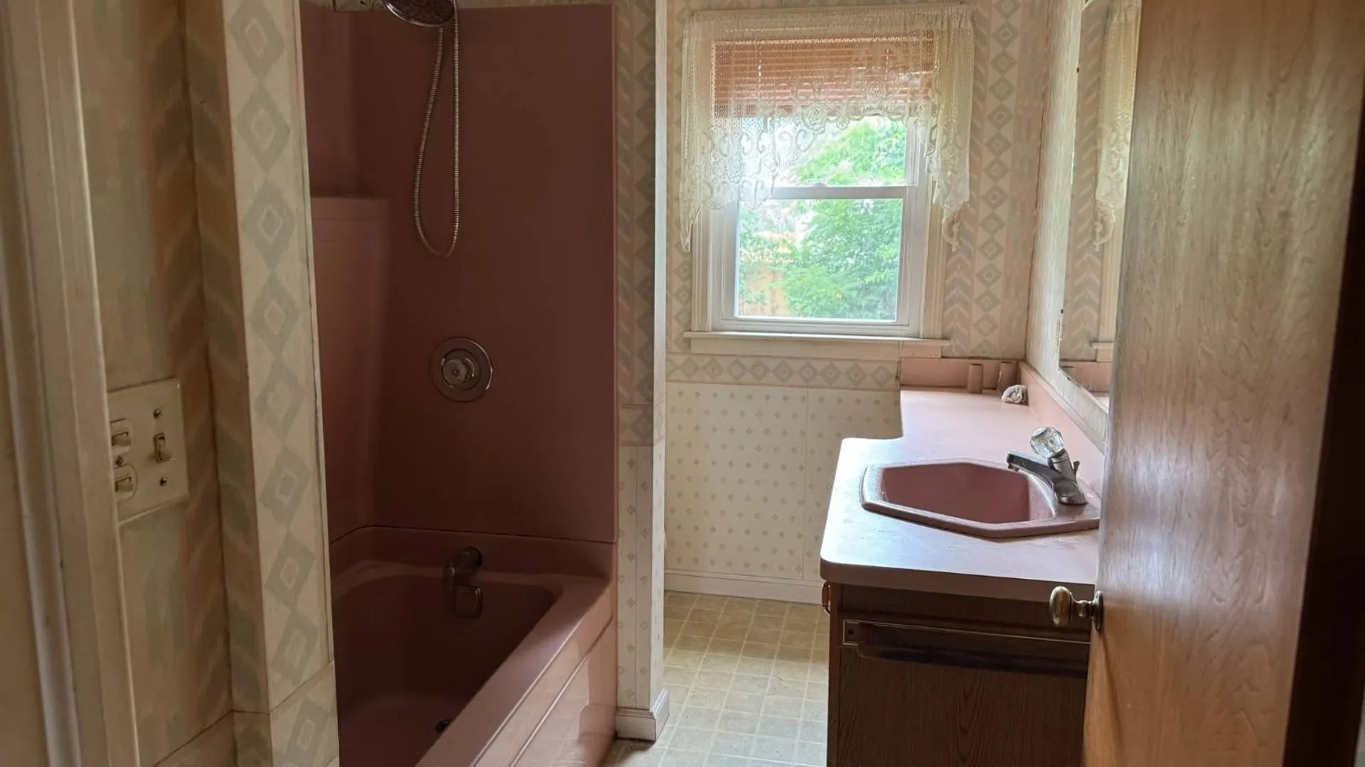Property at 324 Academy Pl, Syracuse, NY 13207 8