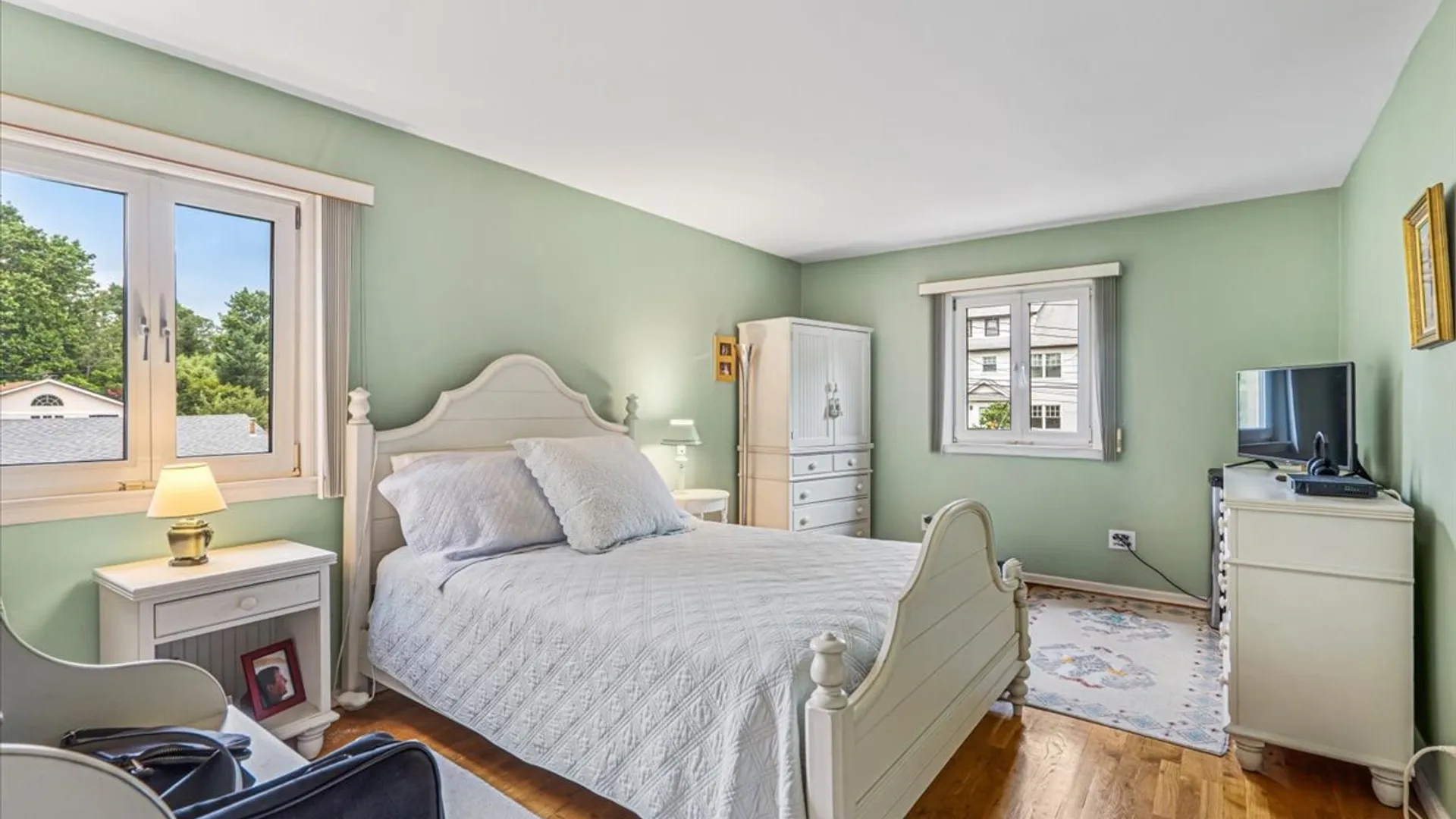 Property at 3850 Hillcrest Ave, Douglaston, NY 11363 18