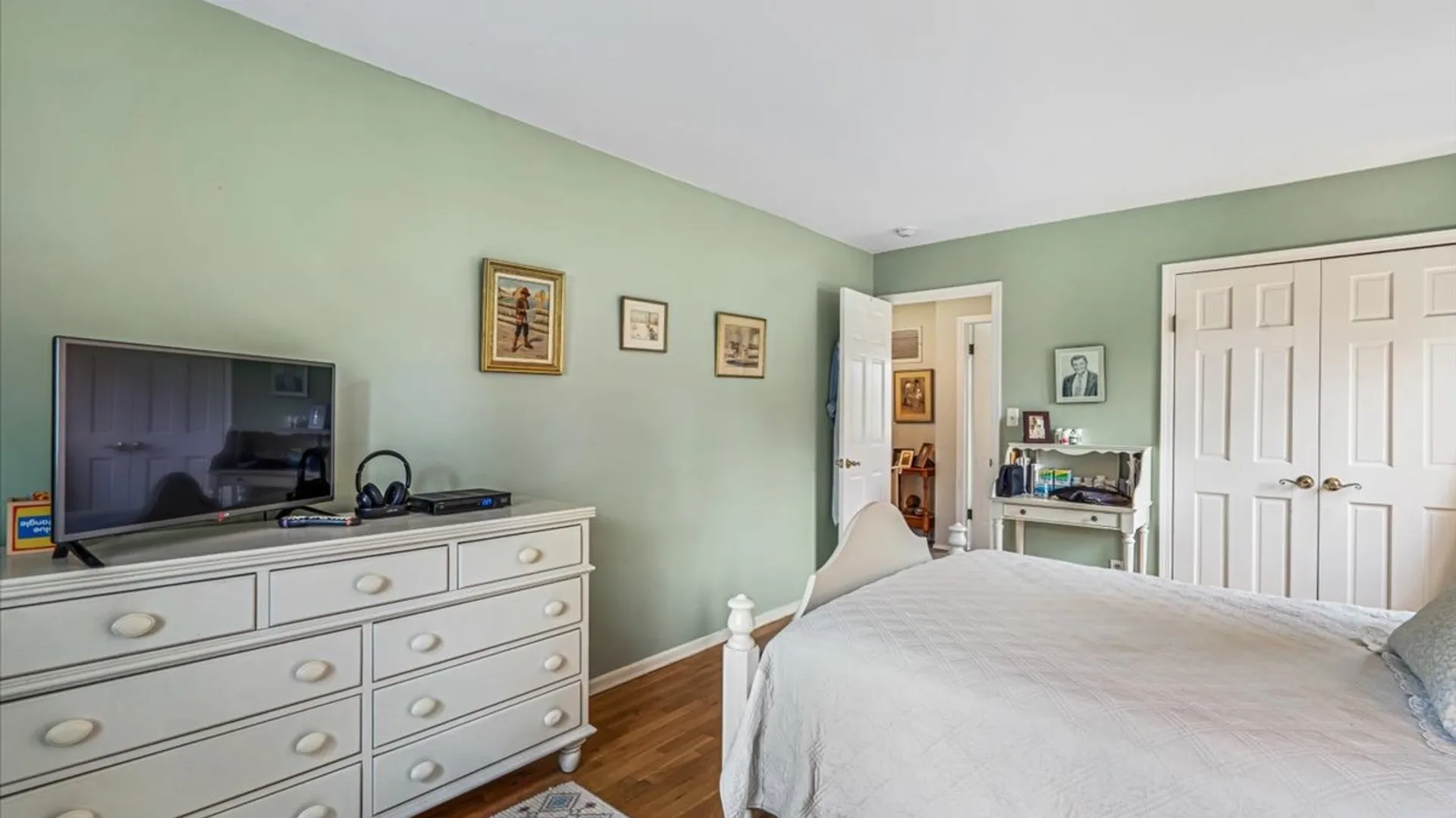 Property at 3850 Hillcrest Ave, Douglaston, NY 11363 19
