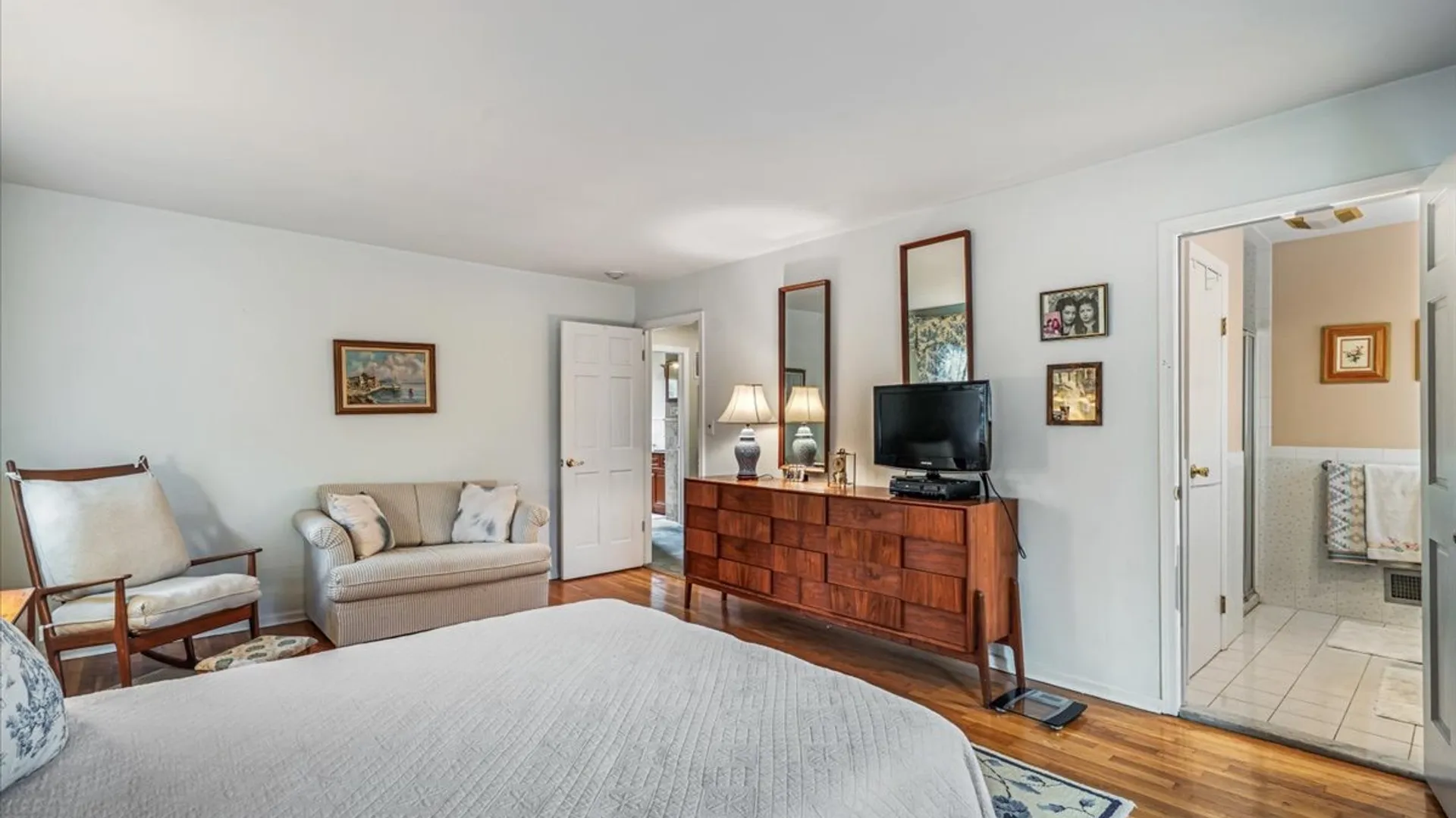 Property at 3850 Hillcrest Ave, Douglaston, NY 11363 25