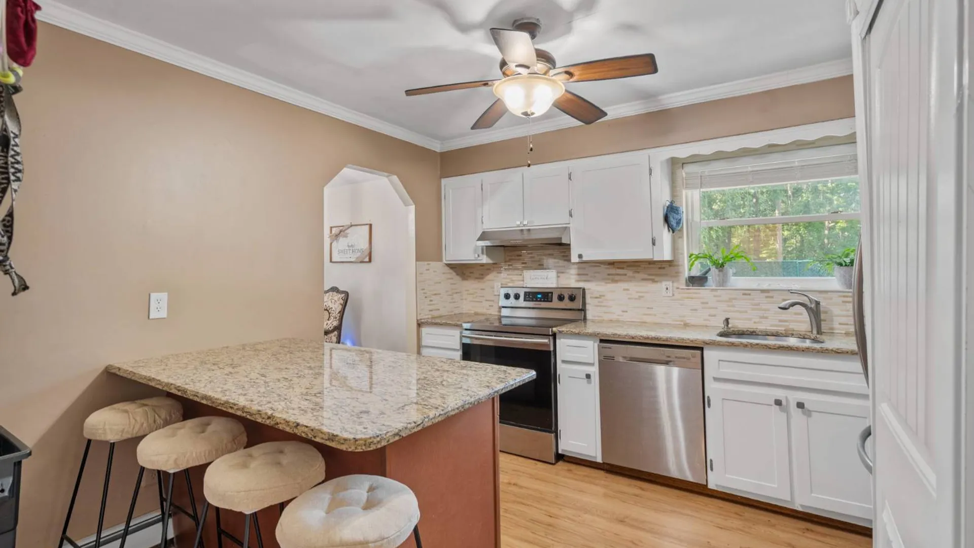 Property at 28 Yaphank Ave, Brookhaven, NY 11719 8