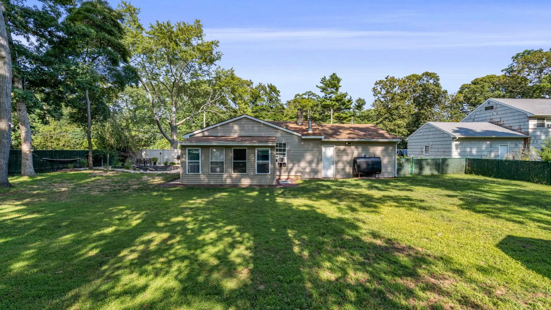 Property at 28 Yaphank Ave, Brookhaven, NY 11719 24