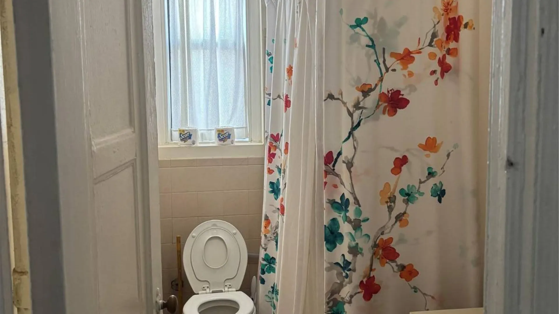 Property at 16015 Powells Cove Blvd, Whitestone, NY 11357 4