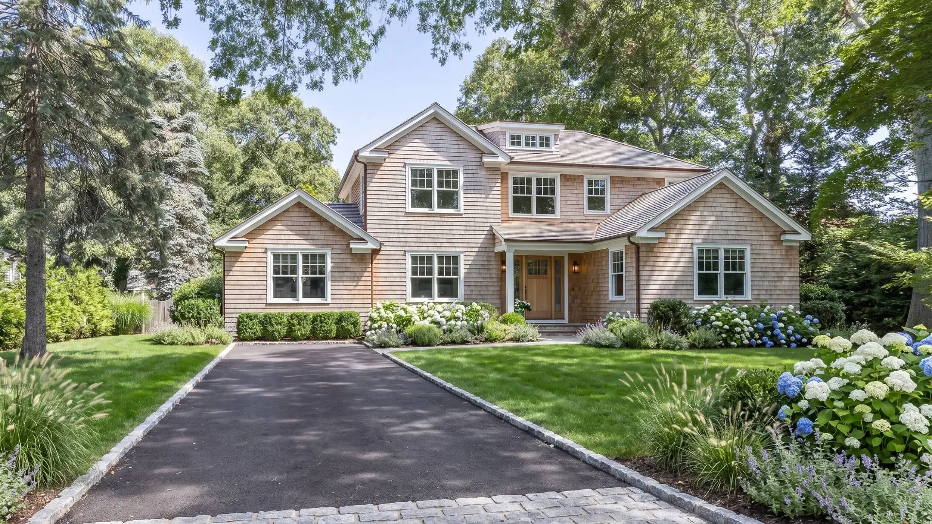 Property at 29 Lynn Ave, Hampton Bays, NY 11946 3