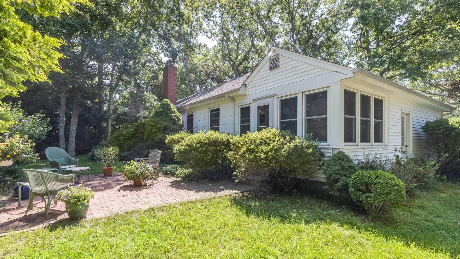 Property at 29 Lynn Ave, Hampton Bays, NY 11946 5