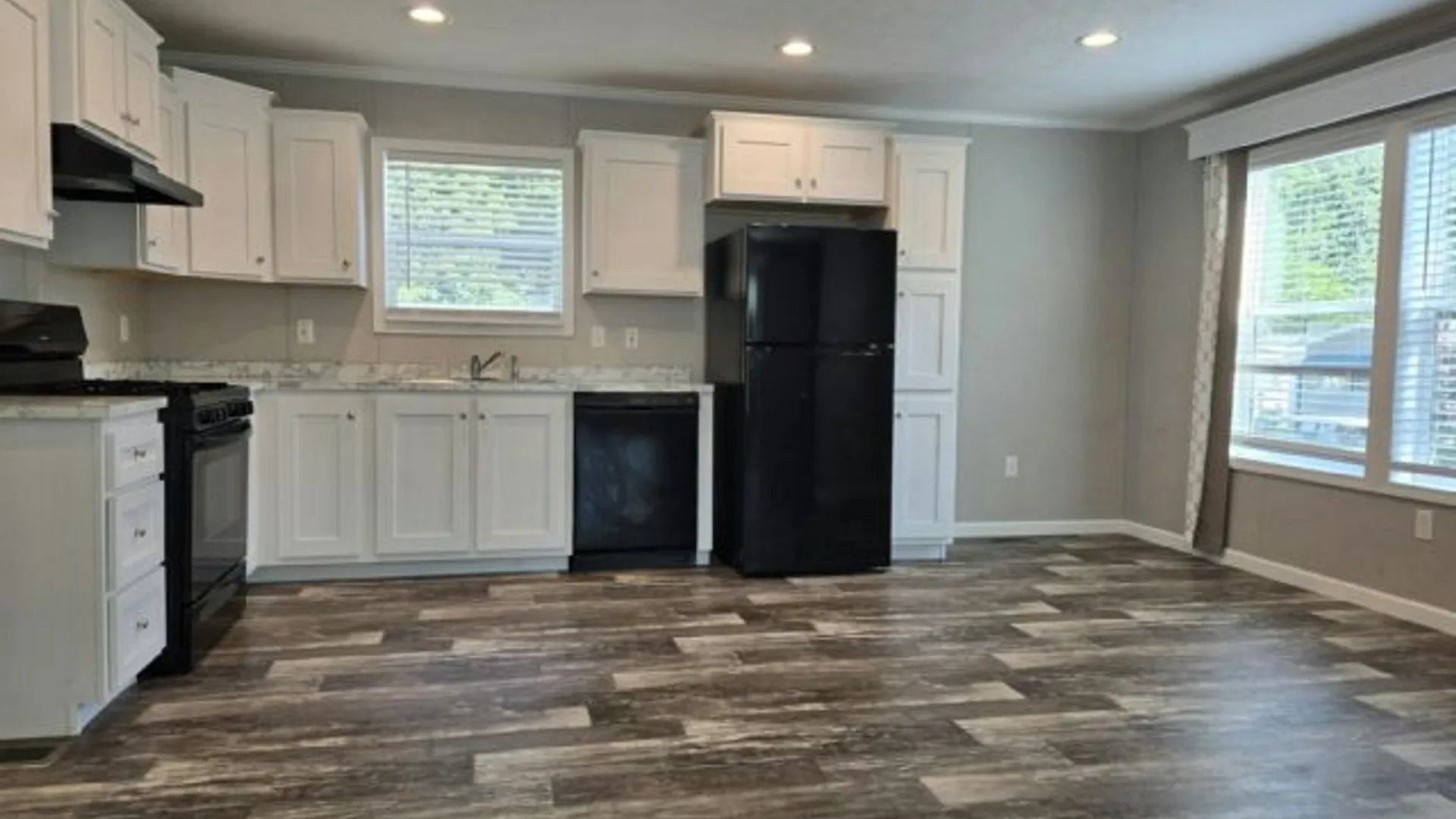 Property at 71 S Whispering Drive, Hamburg, NY 14075 5
