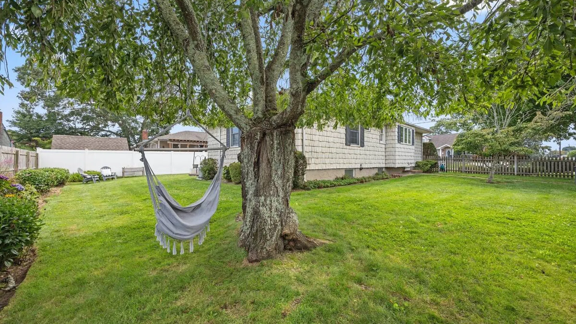Property at 151 N East Boulevard, Massapequa, NY 11758 22