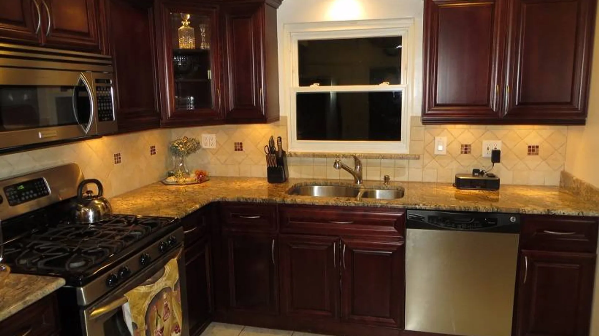 Property at 166-12 UNION TURNPIKE, Flushing, NY 11366 3