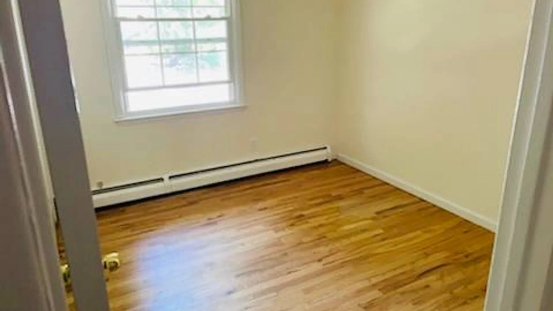 Property at 36 Gaffney St, Glen Cove, NY 11542 5