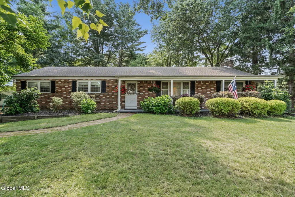Property at 7 Rolling Brook Court, Clifton Park, NY 12065