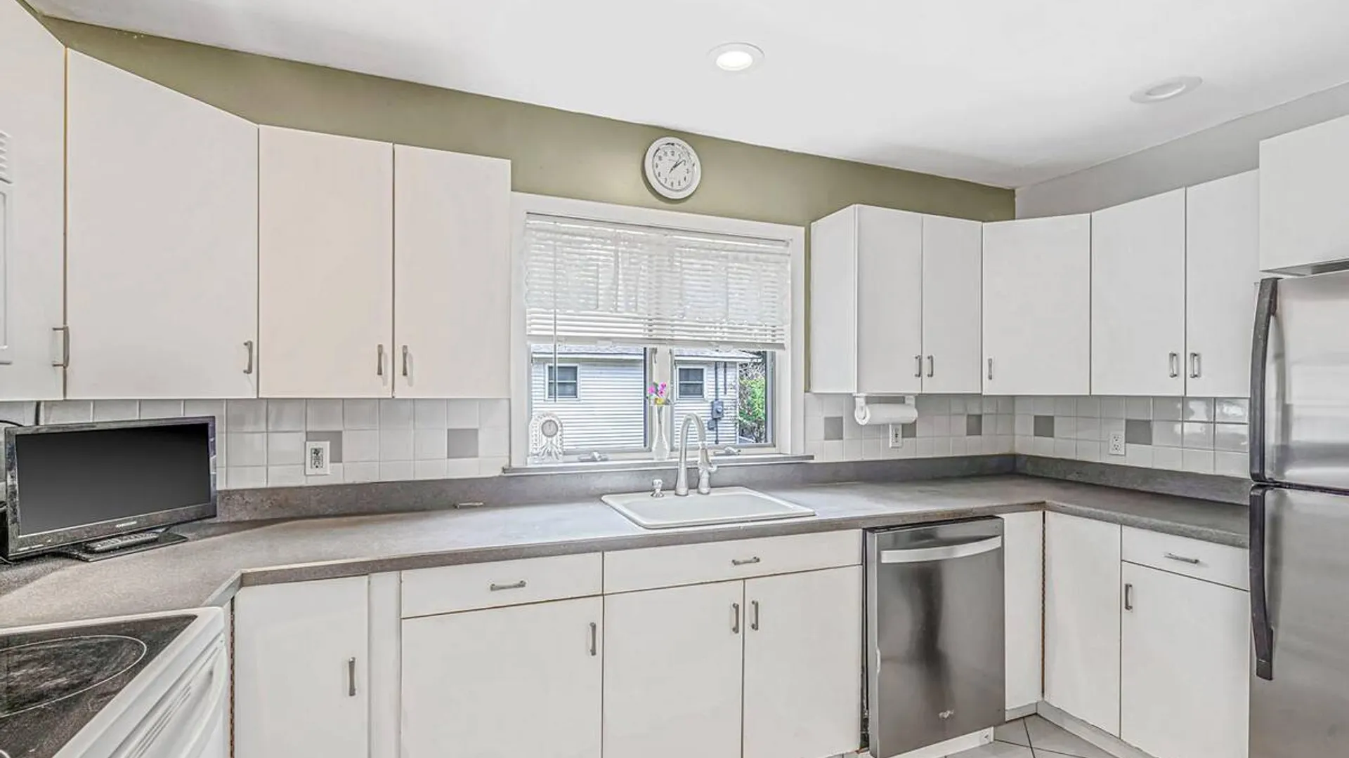 Property at 35 E 6th Street, Patchogue, NY 11772 8