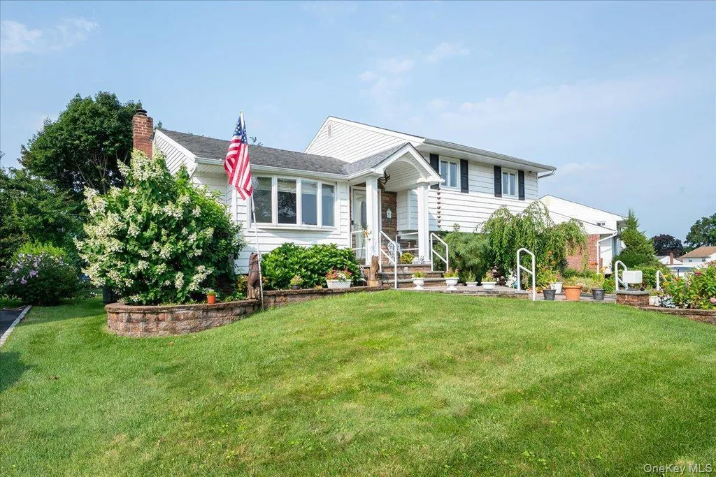 Property at 38 Colony Lane, Syosset, NY 11791