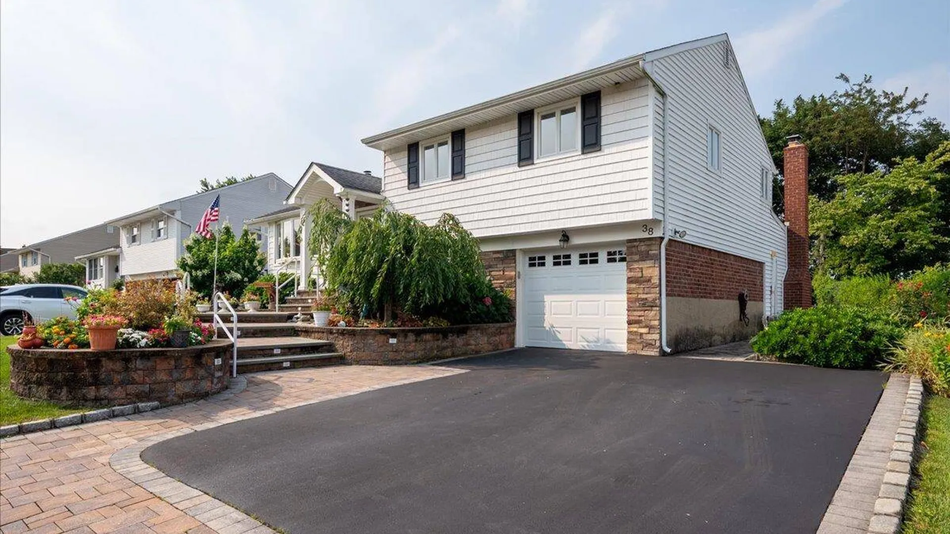 Property at 38 Colony Lane, Syosset, NY 11791 3